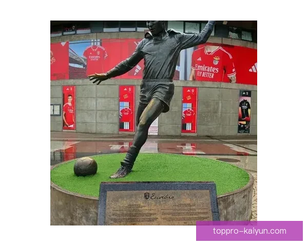 克鲁伊夫青训理念再掀足球革命，培养未来超级明星的成功范例不断涌现