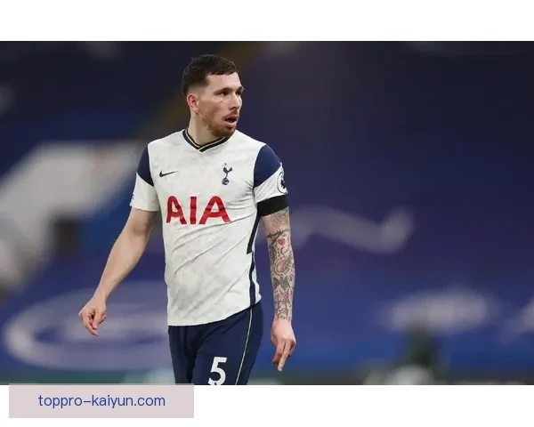 霍伊别尔防守能力持续提升，展现出强大的中场保护作用